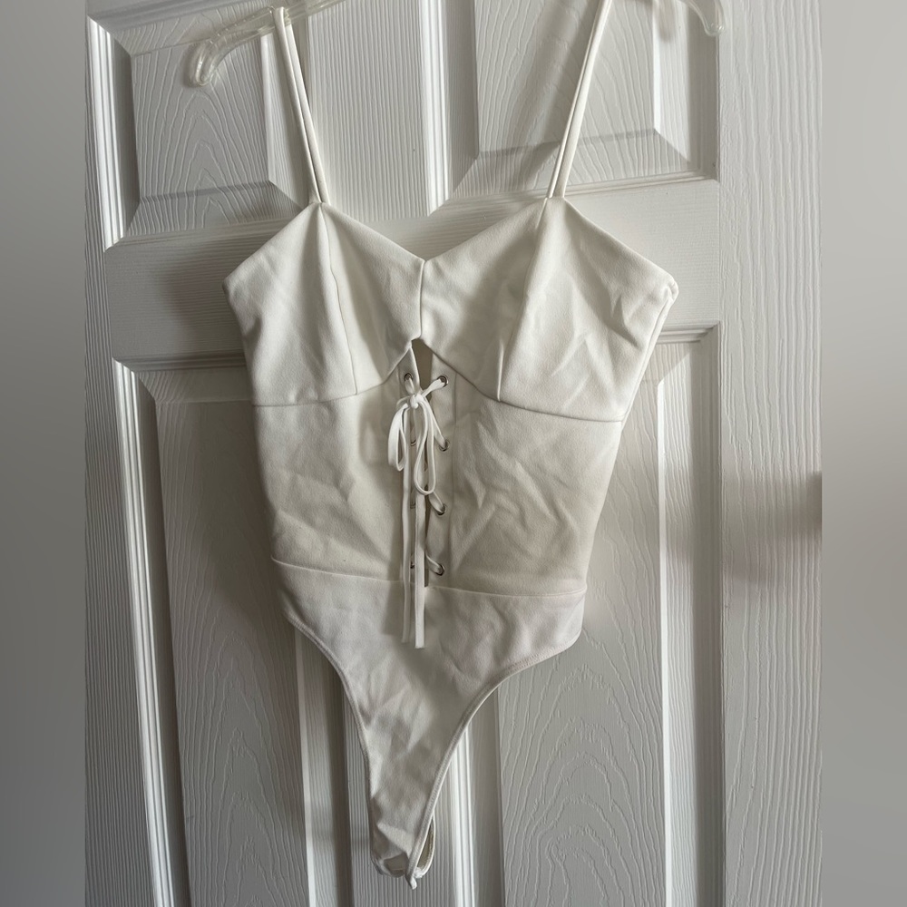 White tie up body suit super comfortable and cute!!